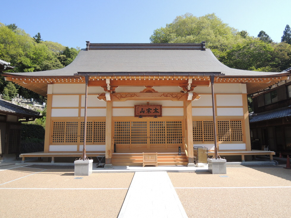 くわばらくわばらのお寺で、坐禅体験